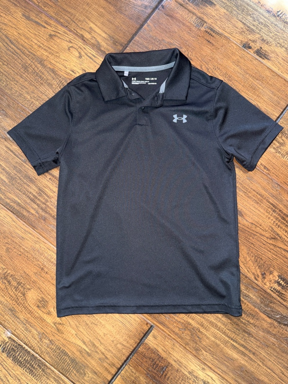 Under Armour BOYS SIZE MED Black Heat Gear Polo. Loose fit. NEVER WORN.